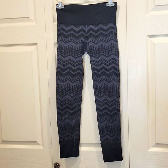 Lululemon Black and Gray Compression Leggings Size 4 - Picture 1 of 7